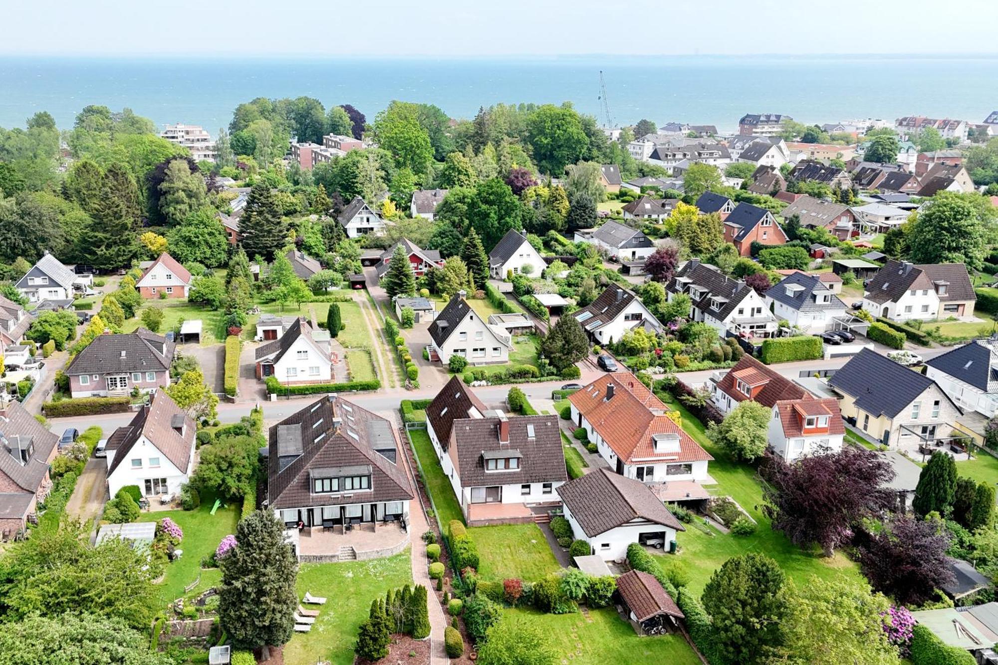 Strandnahe & Hochwertige Ferienunterkunft, Mit Gartenzugang, Parkplatz Und Fahrradunterstellplatz Scharbeutz Exterior photo
